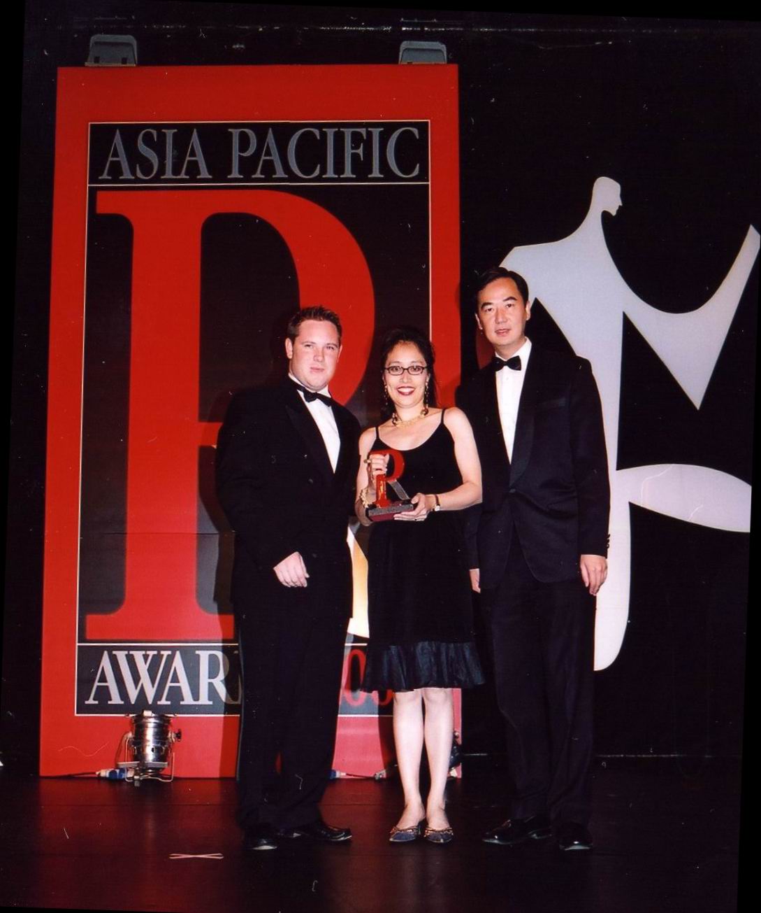 NWS Holdings garners the Award of Public Affairs in the Asia Pacific PR Awards 2004