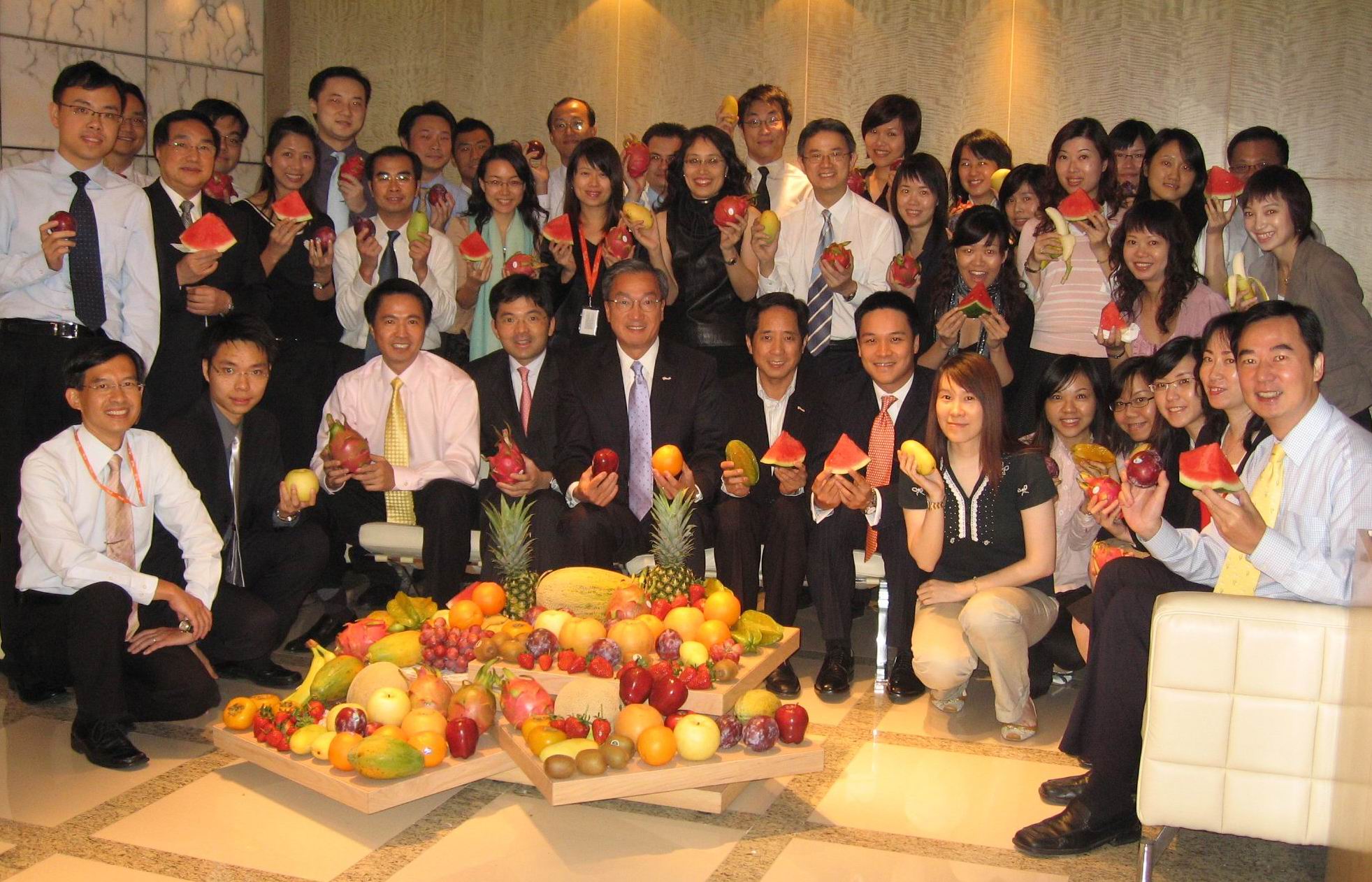 The fourth year of &quot;Fruit for Care&quot; campaign to promote healthy lifestyle