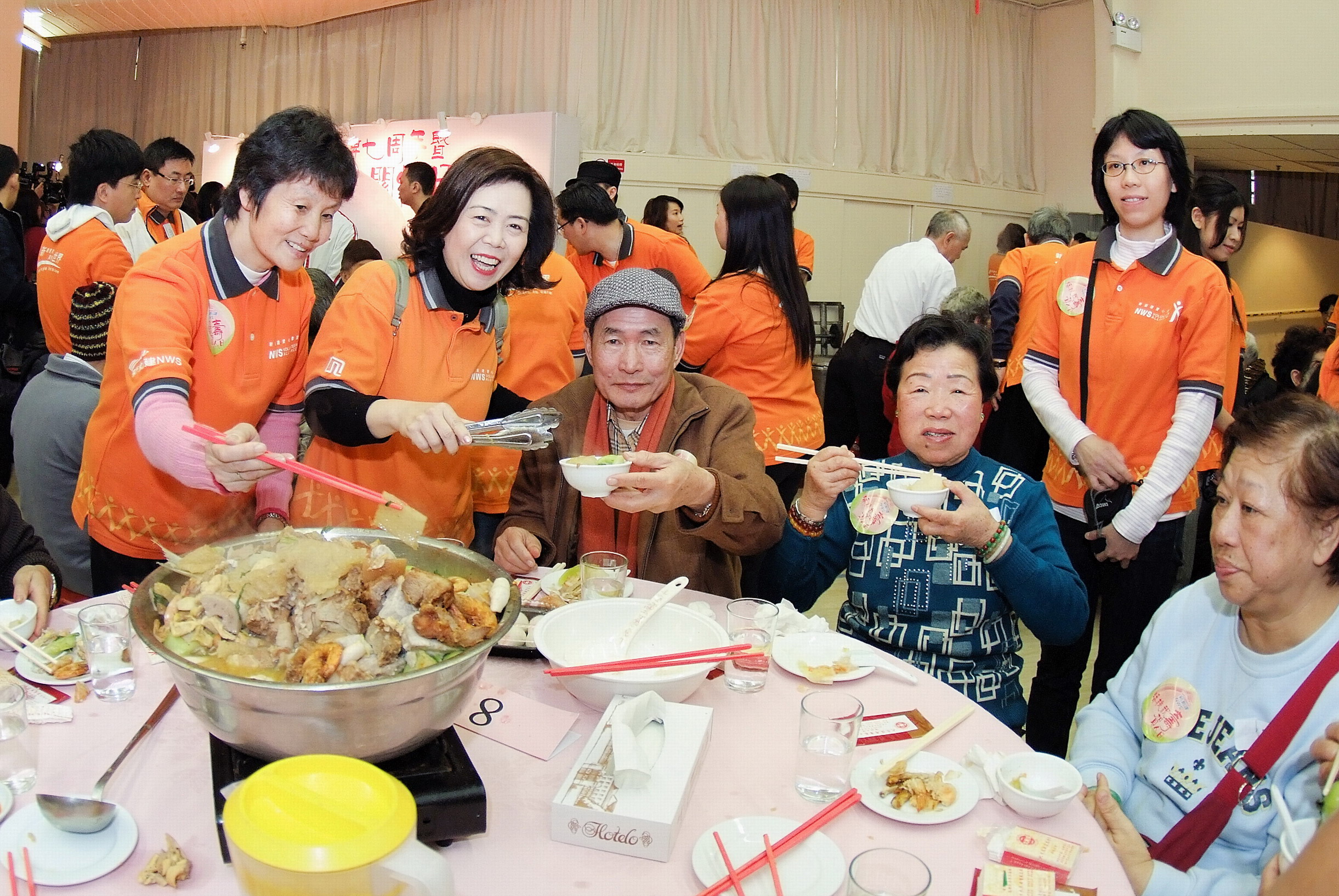 NWS Holdings celebrated “Renri” (“人日”) with deprived elderly on NWS Caring Day 2010